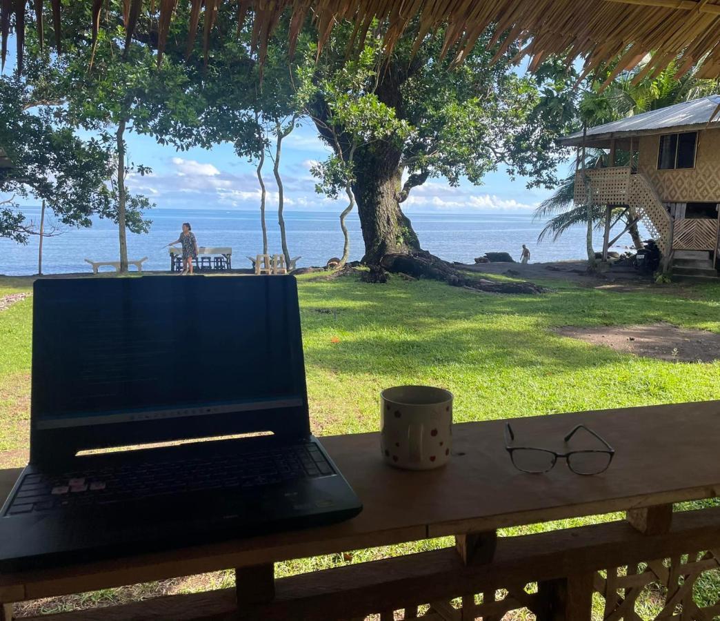 Borbon'S Treehouse By The Sea Bed & Breakfast Mambajao Ngoại thất bức ảnh