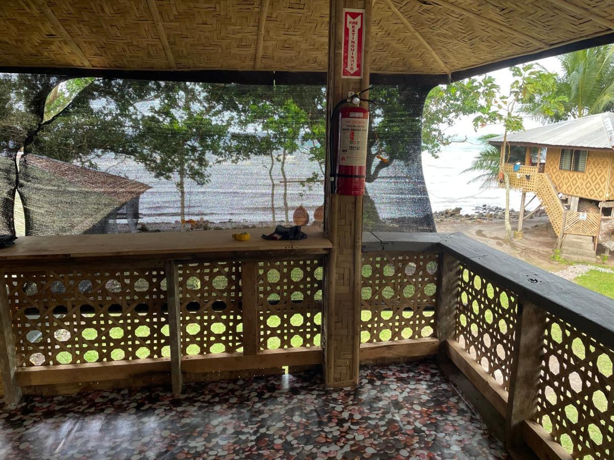 Borbon'S Treehouse By The Sea Bed & Breakfast Mambajao Ngoại thất bức ảnh