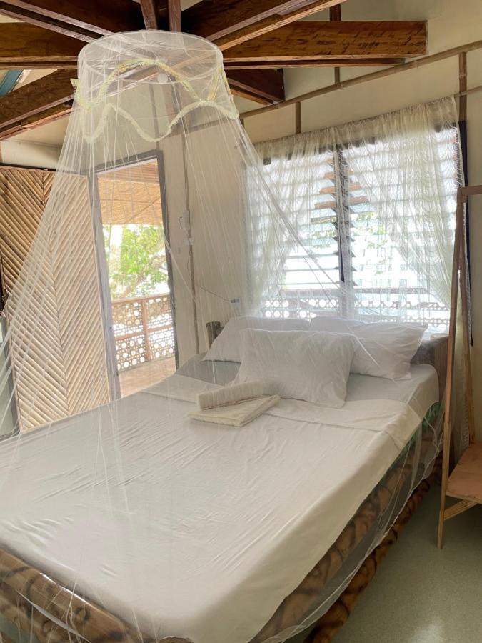 Borbon'S Treehouse By The Sea Bed & Breakfast Mambajao Ngoại thất bức ảnh