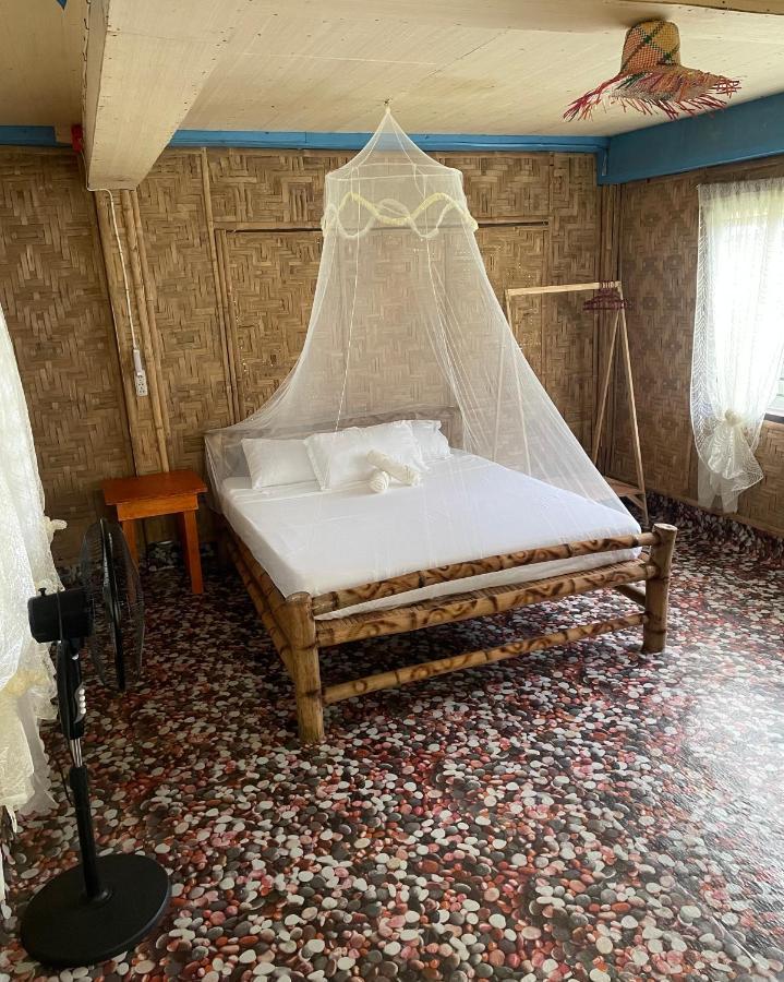 Borbon'S Treehouse By The Sea Bed & Breakfast Mambajao Ngoại thất bức ảnh