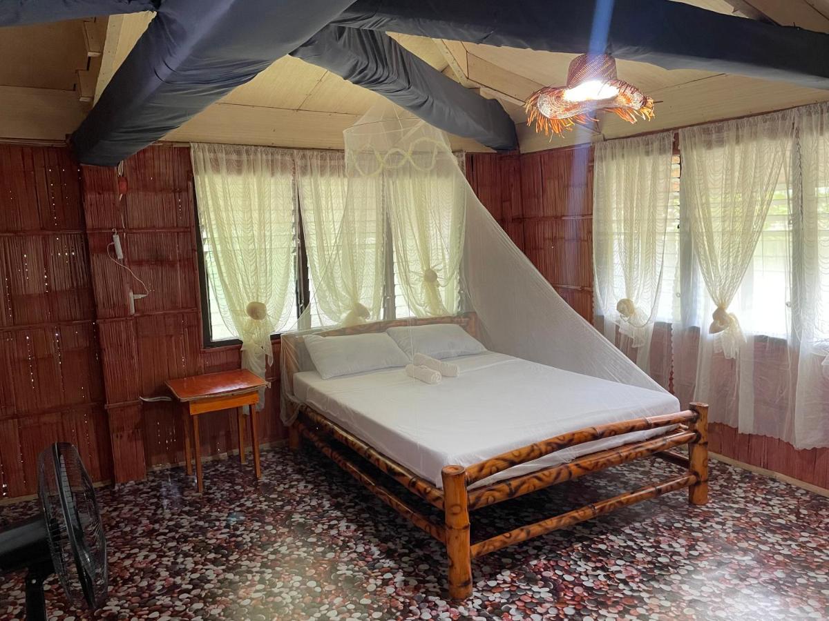 Borbon'S Treehouse By The Sea Bed & Breakfast Mambajao Ngoại thất bức ảnh