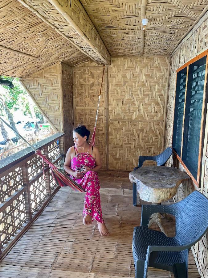 Borbon'S Treehouse By The Sea Bed & Breakfast Mambajao Ngoại thất bức ảnh