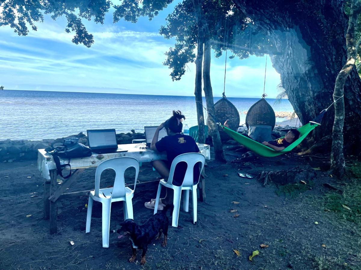 Borbon'S Treehouse By The Sea Bed & Breakfast Mambajao Ngoại thất bức ảnh