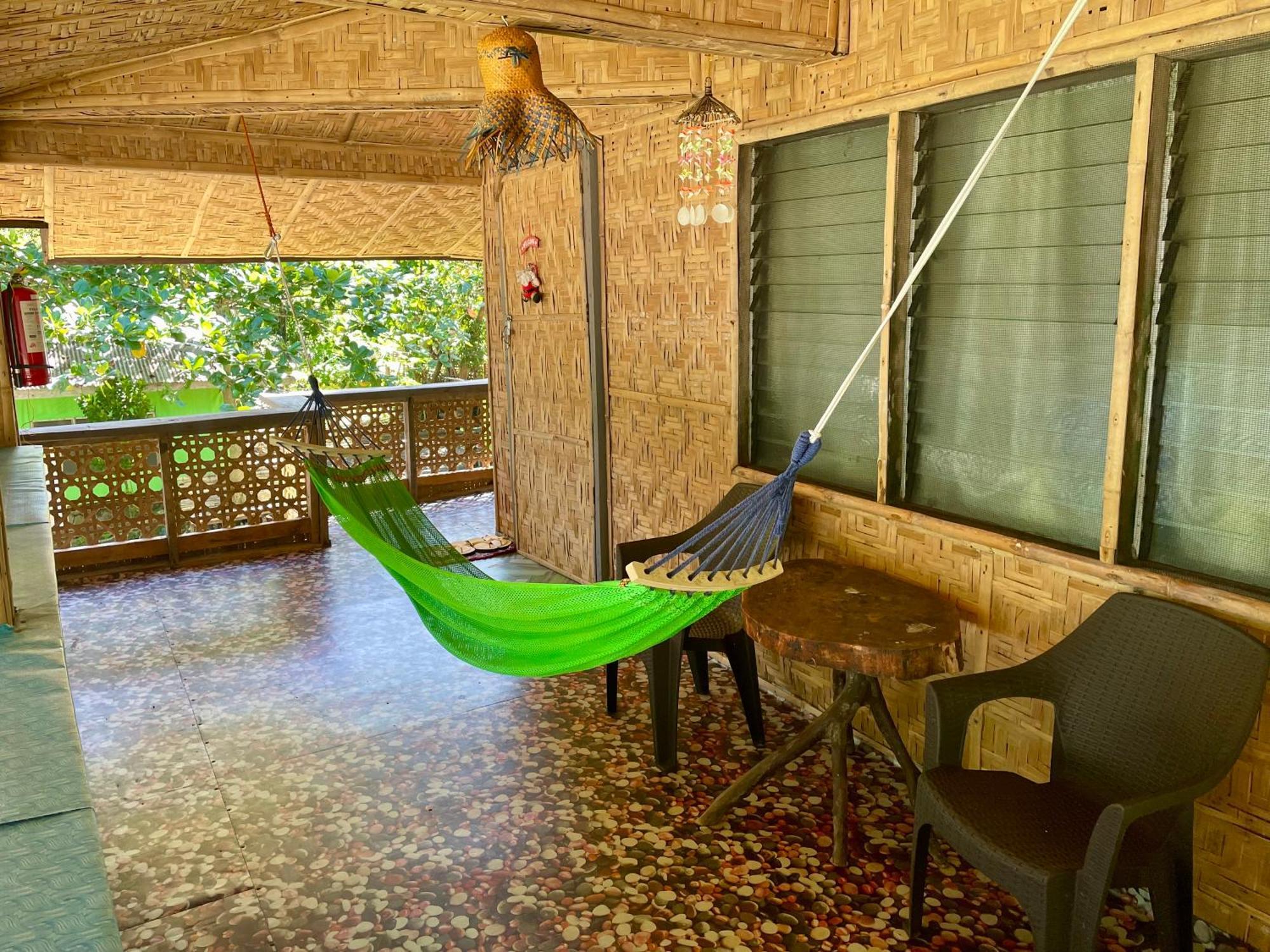 Borbon'S Treehouse By The Sea Bed & Breakfast Mambajao Ngoại thất bức ảnh