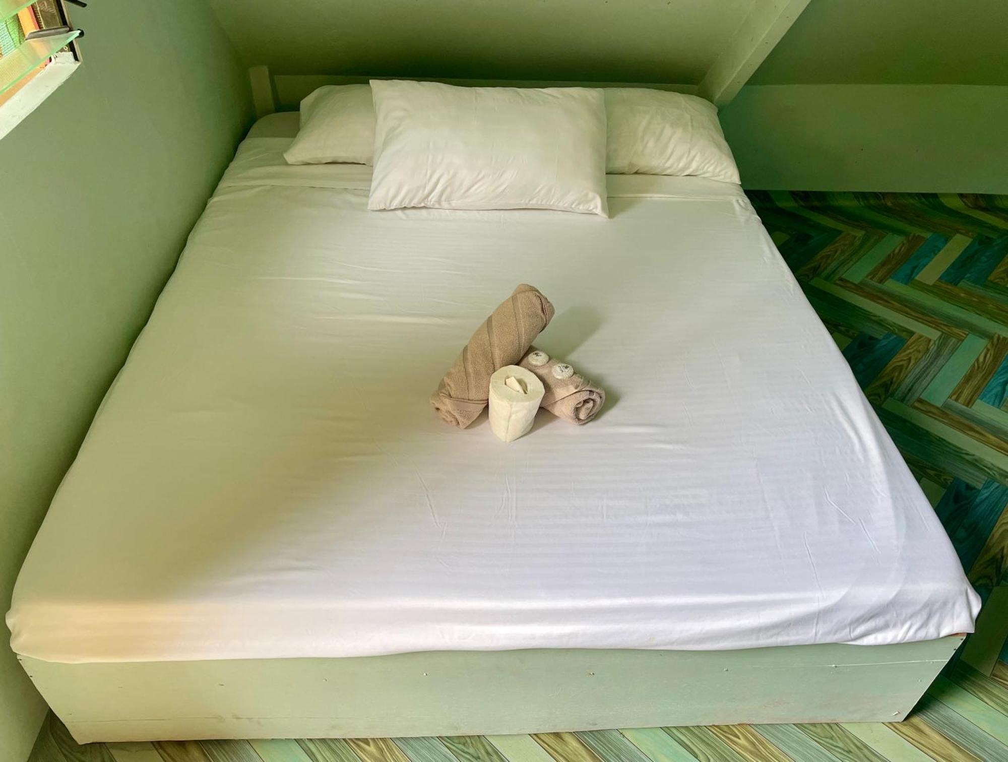 Borbon'S Treehouse By The Sea Bed & Breakfast Mambajao Ngoại thất bức ảnh