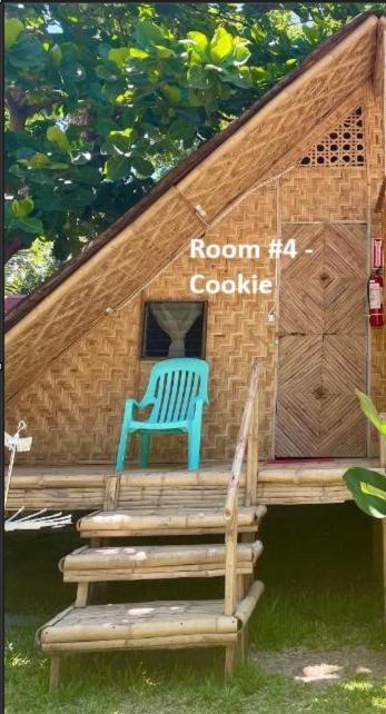 Borbon'S Treehouse By The Sea Bed & Breakfast Mambajao Ngoại thất bức ảnh