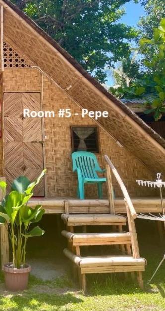 Borbon'S Treehouse By The Sea Bed & Breakfast Mambajao Ngoại thất bức ảnh