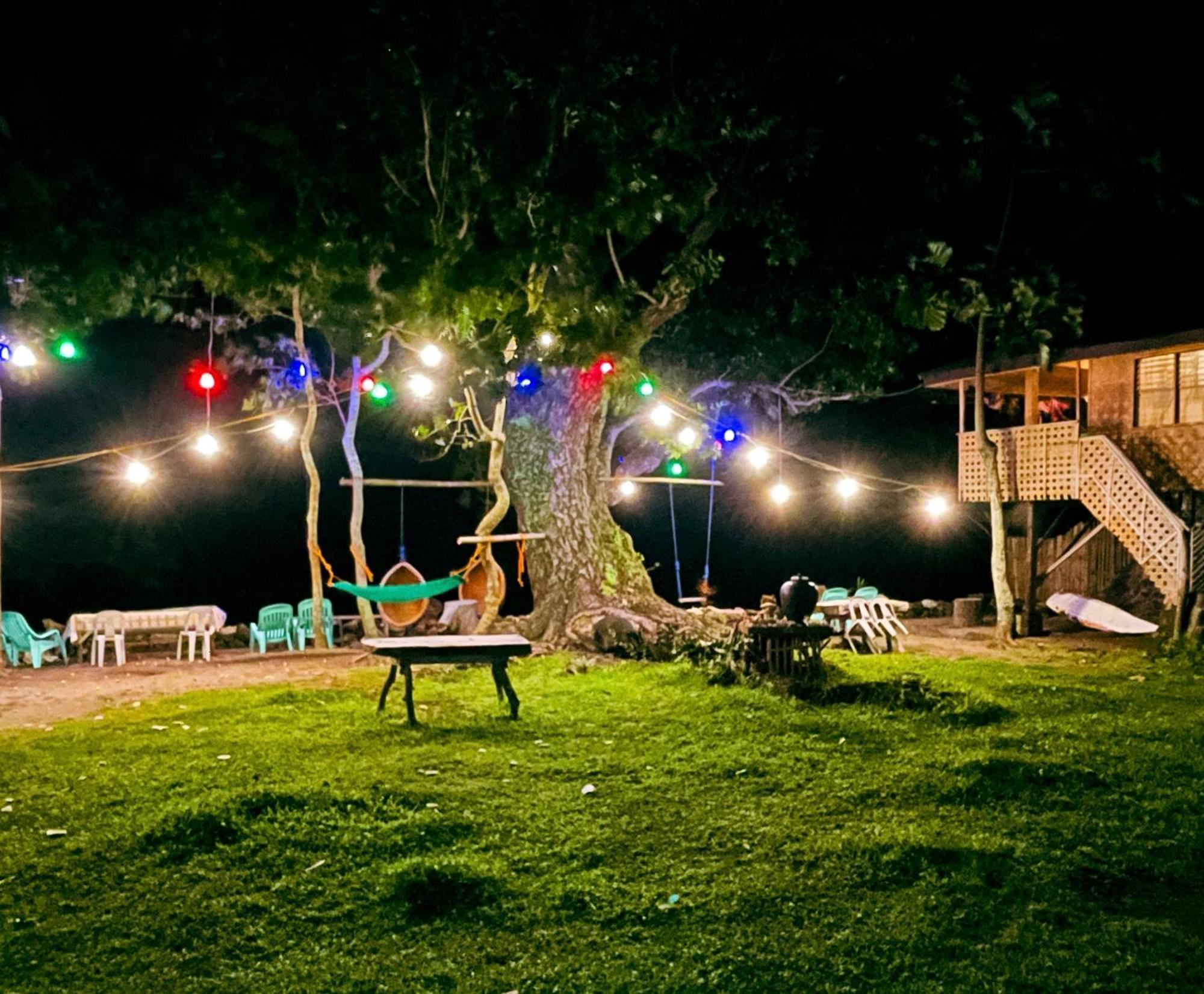 Borbon'S Treehouse By The Sea Bed & Breakfast Mambajao Ngoại thất bức ảnh